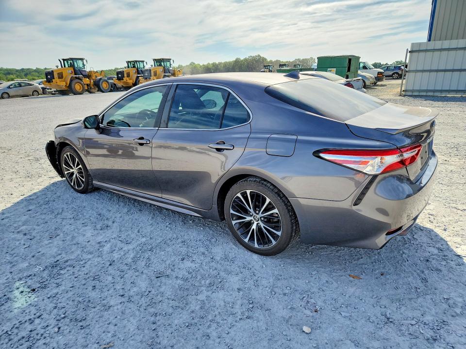 Photo 2 from auction – 2020 TOYOTA CAMRY with VIN 4T1G11AK2LU965338