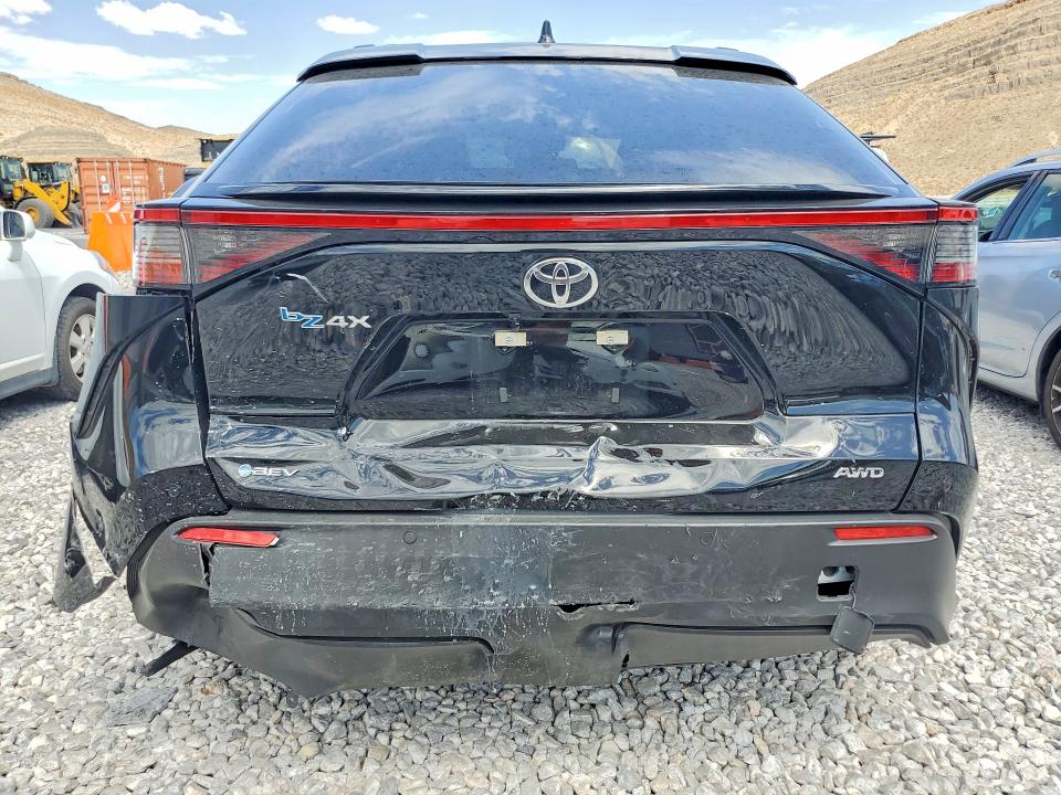 Foto 6 de la subasta – 2024 TOYOTA BZ4X con VIN JTMABACA0RA077645
