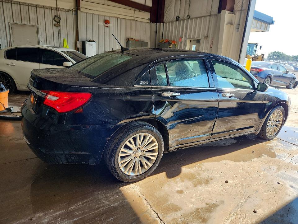 Photo 3 from auction – 2011 CHRYSLER 200 with VIN 1C3BC2FGXBN618565