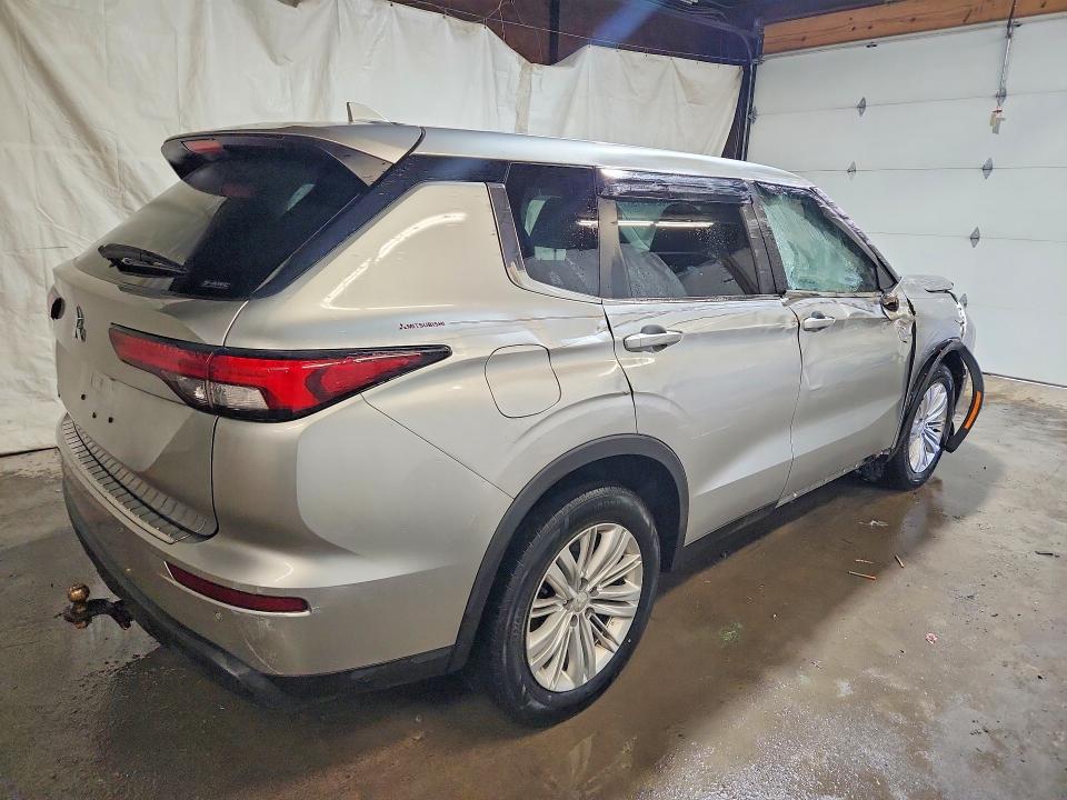 Photo 3 from auction – 2022 MITSUBISHI OUTLANDER with VIN JA4J4TA83NZ018181