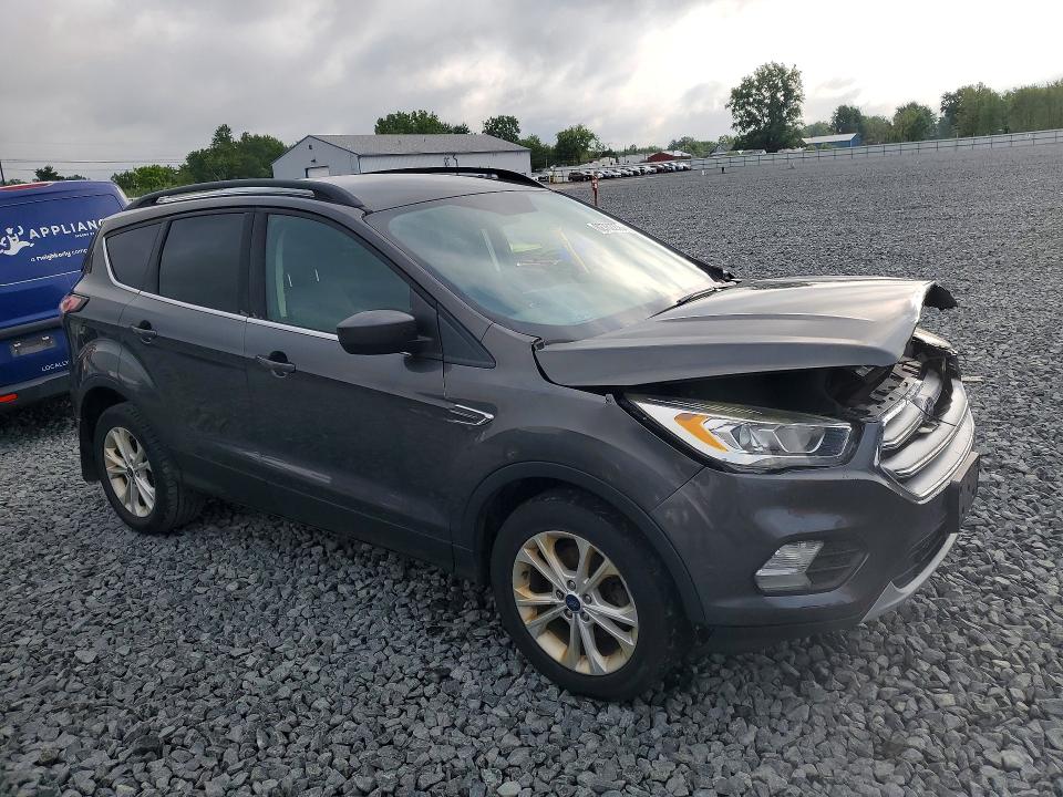 Photo 4 from auction – 2017 FORD ESCAPE with VIN 1FMCU0GDXHUE31956