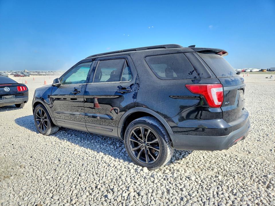 Снимка 2 от търг – 2017 FORD EXPLORER с VIN 1FM5K8D87HGB21363