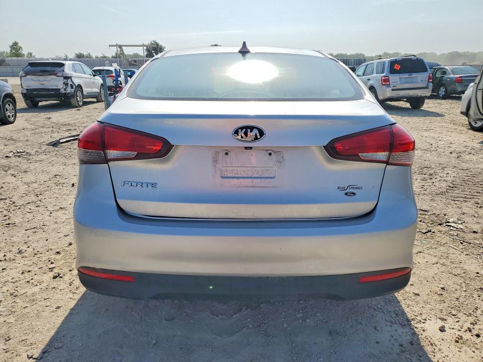 Photo 6 from auction – 2018 KIA FORTE with VIN 3KPFK4A73JE234584
