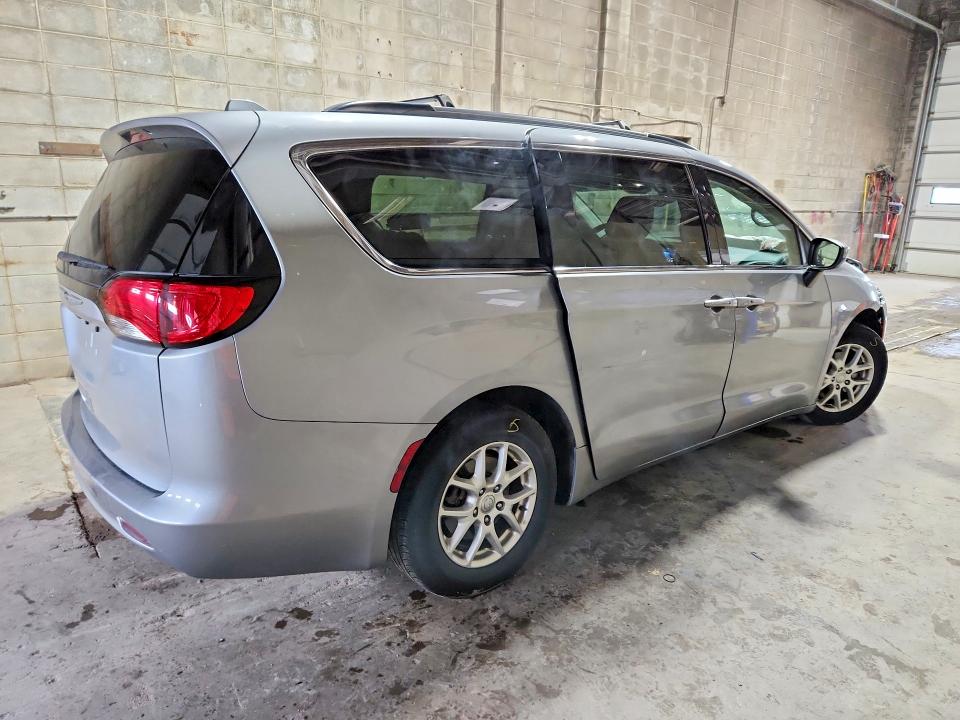 Photo 3 from auction – 2020 CHRYSLER VOYAGER with VIN 2C4RC1DGXLR286137