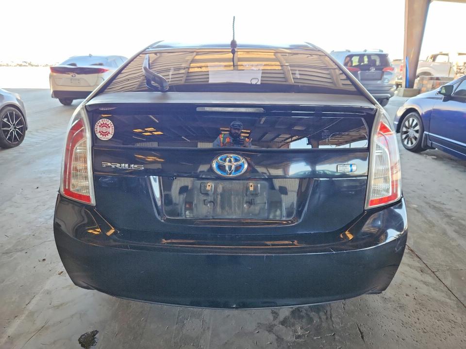 Photo 6 from auction – 2014 TOYOTA PRIUS with VIN JTDKN3DUXE0369738