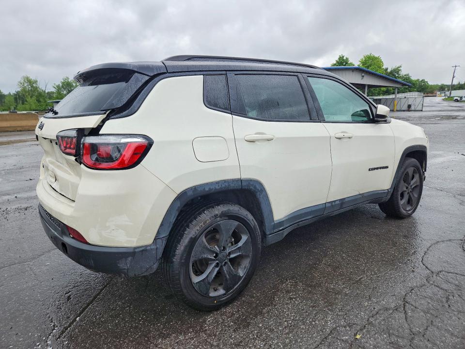 Photo 3 from auction – 2018 JEEP COMPASS with VIN 3C4NJDBB6JT402022