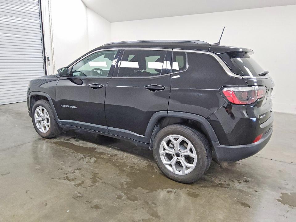 Photo 2 from auction – 2025 JEEP COMPASS with VIN 3C4NJDBN4ST575839