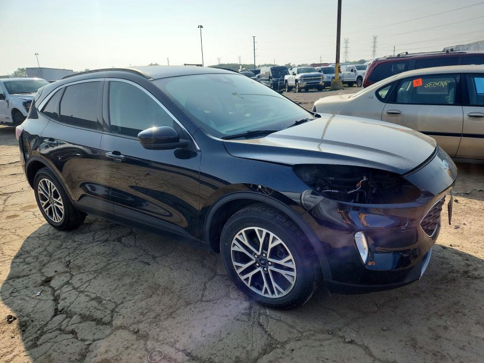 Photo 4 from auction – 2020 FORD ESCAPE with VIN 1FMCU9H92LUA40095