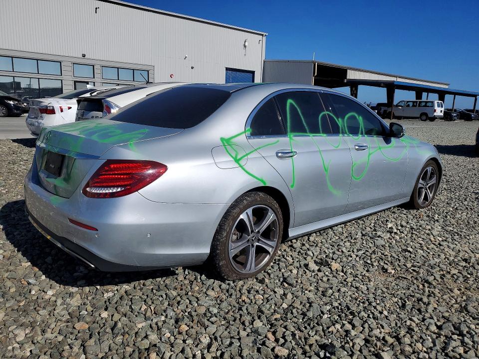 Photo 3 from auction – 2018 MERCEDES-BENZ E with VIN WDDZF4JB0JA458037