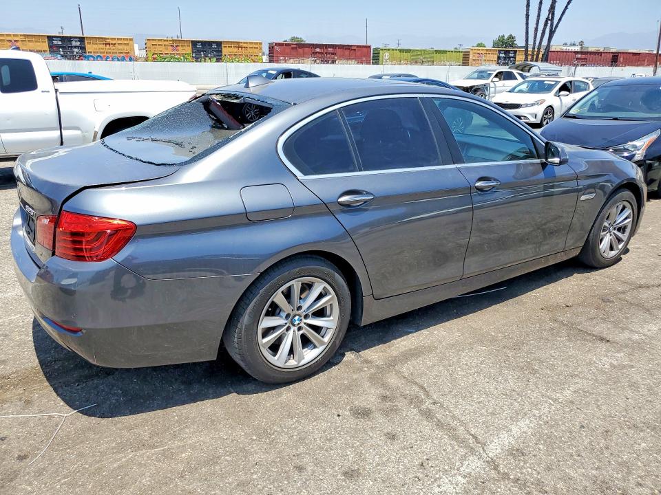 Photo 3 from auction – 2016 BMW 528 with VIN WBA5A5C54GG353251