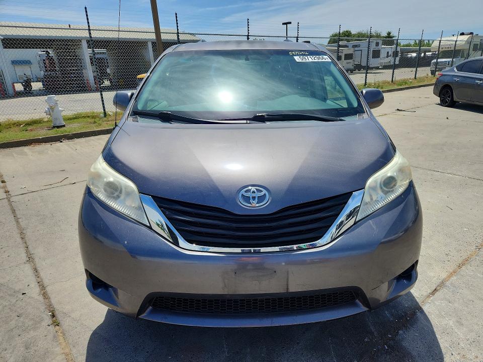 Photo 5 from auction – 2013 TOYOTA SIENNA with VIN 5TDKK3DC4DS340571