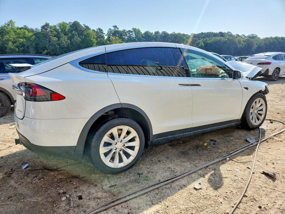 Photo 3 from auction – 2020 TESLA MODEL X with VIN 5YJXCAE24LF231494