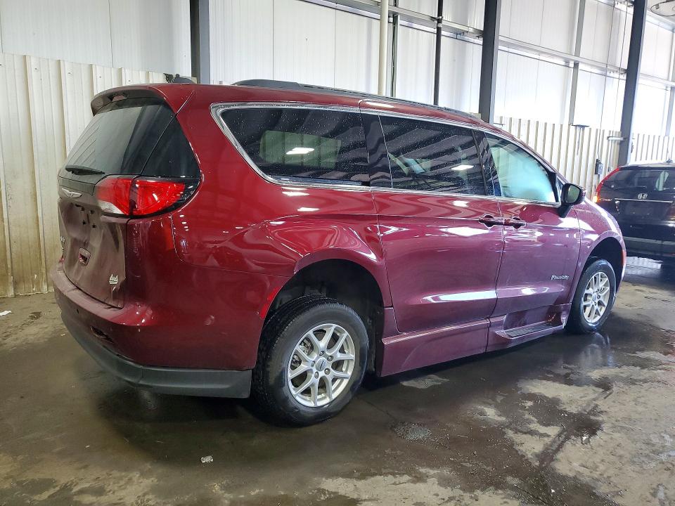 Photo 3 from auction – 2021 CHRYSLER VOYAGER with VIN 2C4RC1DG0MR556008