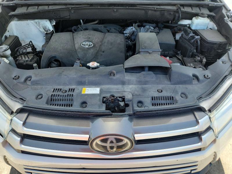 Photo 12 from auction – 2019 TOYOTA HIGHLANDER with VIN 5TDKZRFH0KS342774
