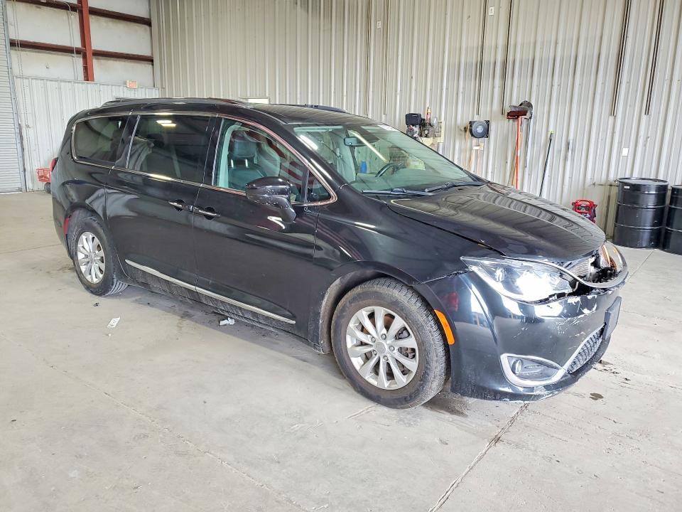 Photo 4 from auction – 2019 CHRYSLER PACIFICA with VIN 2C4RC1BG4KR737886
