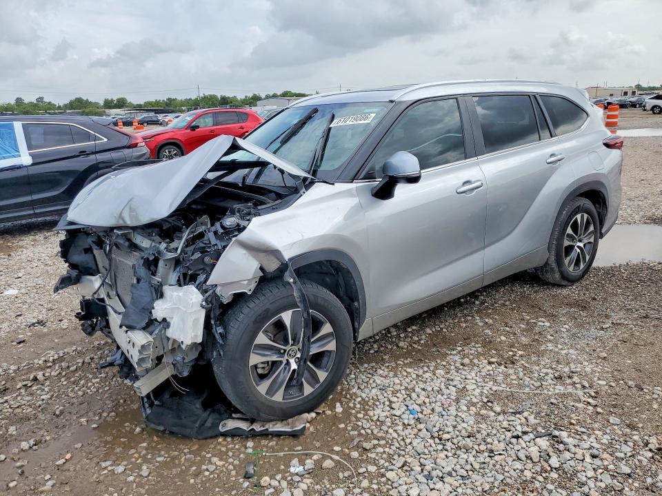 TOYOTA HIGHLANDER 2024 with VIN 5TDKDRAH6RS541828 - Photo from auction