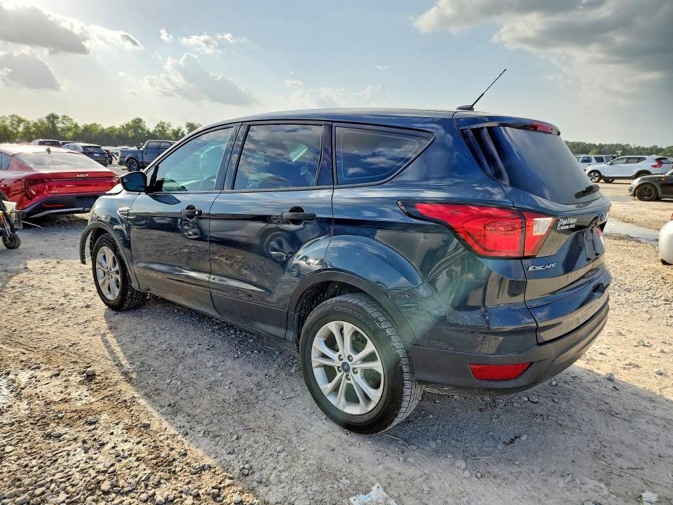 Photo 2 from auction – 2019 FORD ESCAPE with VIN 1FMCU0F73KUC52404
