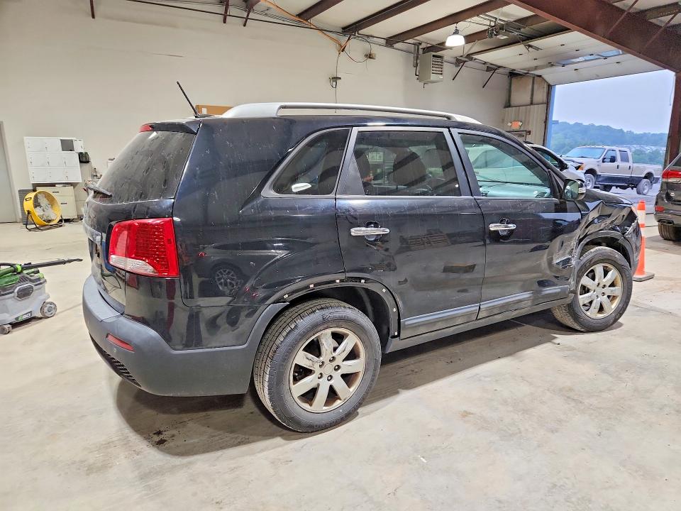 Photo 3 from auction – 2011 KIA SORENTO with VIN 5XYKT3A13BG125645