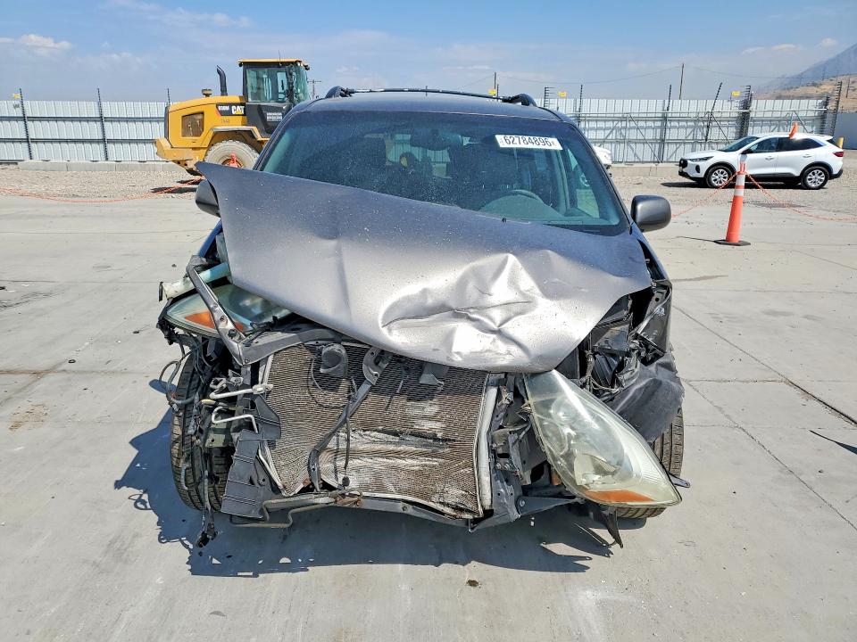 Photo 5 from auction – 2004 TOYOTA SIENNA with VIN 5TDZA22CX4S156279