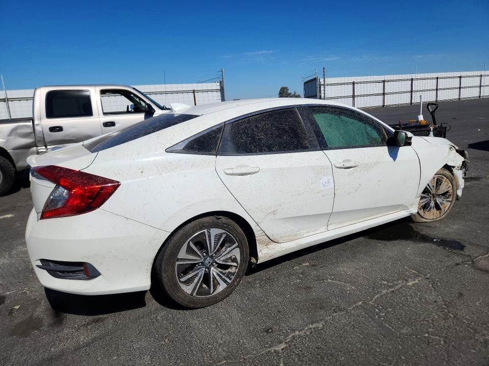 Photo 3 from auction – 2016 HONDA CIVIC with VIN 2HGFC1F40GH637480