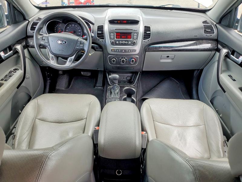 Zdjęcie 8 z aukcji – 2015 KIA SORENTO z VIN 5XYKTCA60FG636117