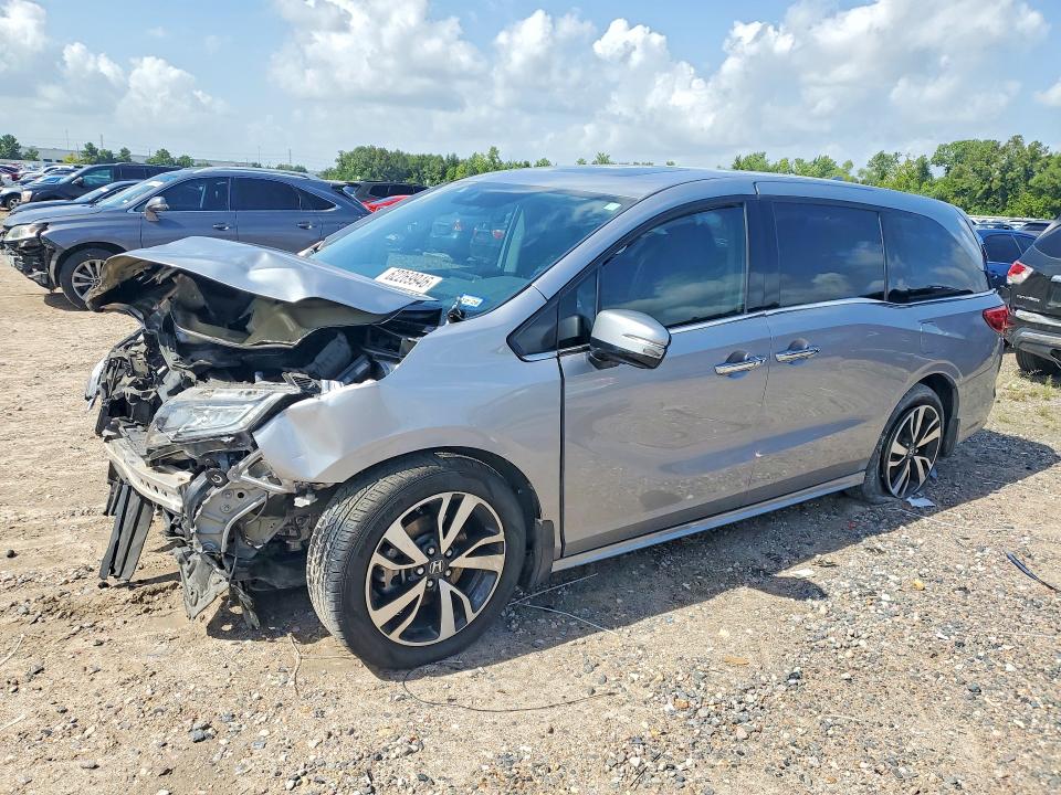 HONDA ODYSSEY 2018 with VIN 5FNRL6H92JB105212 - Photo from auction