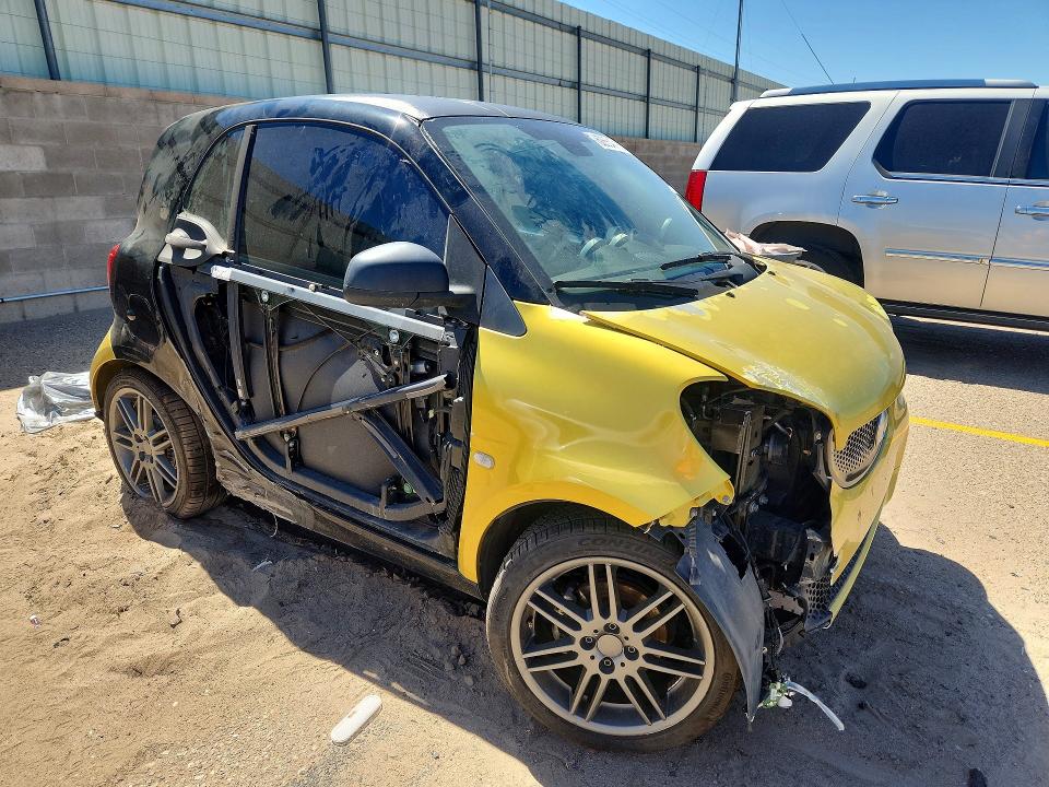 Photo 4 from auction – 2016 SMART FORTWO with VIN WMEFJ5DA7GK071929