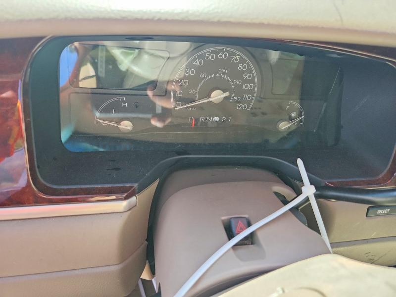 Photo 9 from auction – 2004 LINCOLN TOWN CAR with VIN 1LNHM83W34Y677567