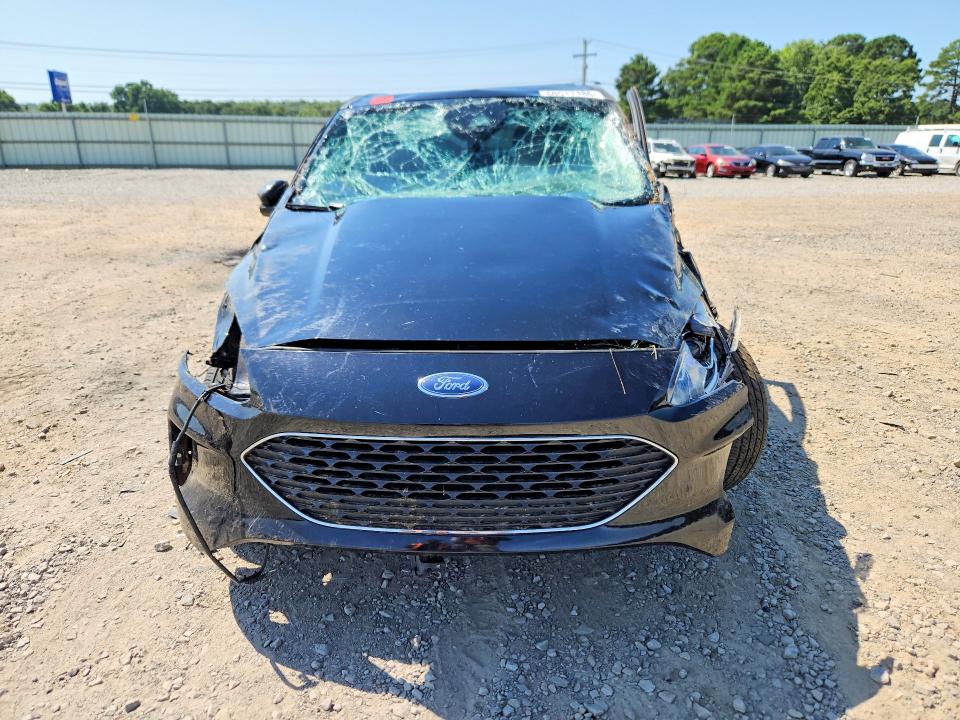 Photo 5 from auction – 2022 FORD ESCAPE with VIN 1FMCU9H67NUA53899