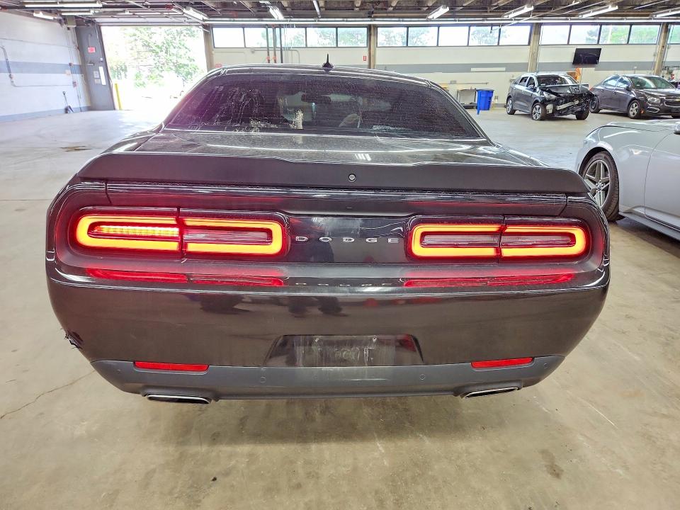 Photo 6 from auction – 2018 DODGE CHALLENGER with VIN 2C3CDZAG7JH276887