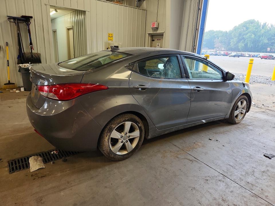 Photo 3 from auction – 2013 HYUNDAI ELANTRA with VIN 5NPDH4AE5DH326879