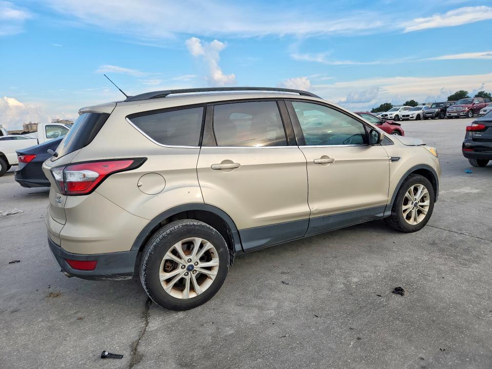 Photo 3 from auction – 2018 FORD ESCAPE with VIN 1FMCU9GD8JUA66378