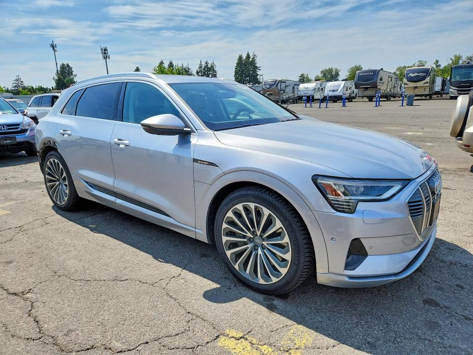 Photo 4 from auction – 2019 AUDI E-TRON with VIN WA1VABGE7KB008940