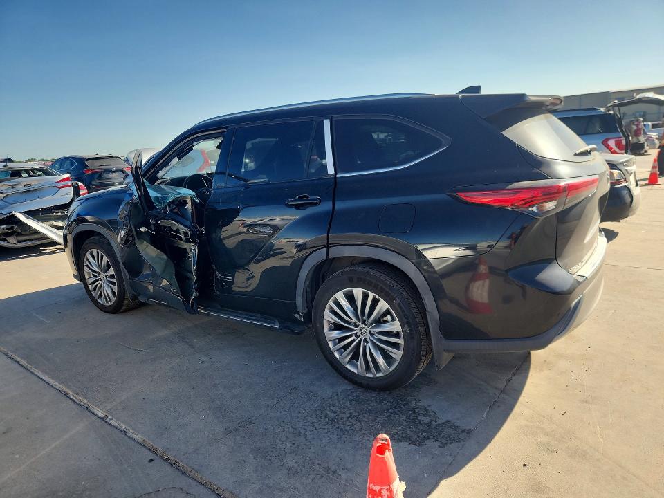 Photo 2 from auction – 2021 TOYOTA HIGHLANDER with VIN 5TDFZRBH1MS159295