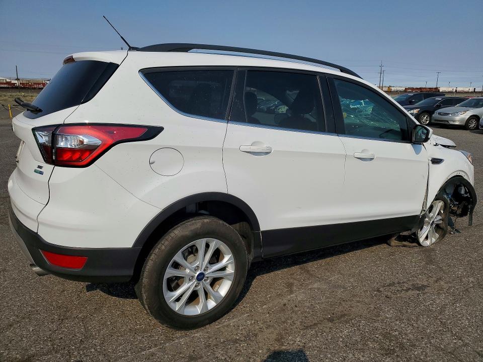 Photo 3 from auction – 2018 FORD ESCAPE with VIN 1FMCU9GD4JUB45563