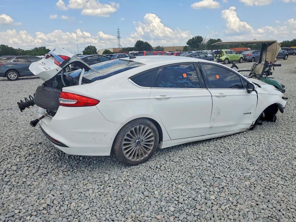 Photo 3 from auction – 2018 FORD FUSION with VIN 3FA6P0LU2JR102024