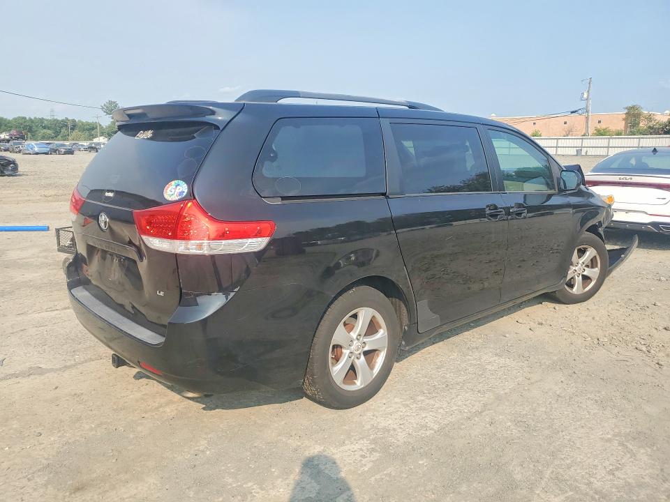 Photo 3 from auction – 2011 TOYOTA SIENNA with VIN 5TDKK3DC3BS120951