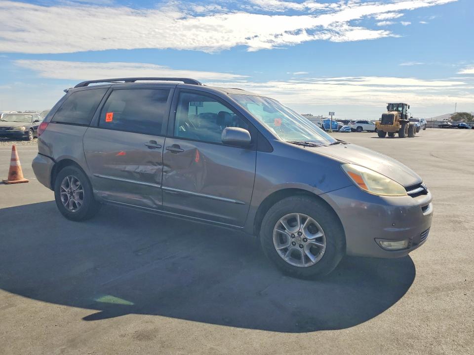 Photo 4 from auction – 2004 TOYOTA SIENNA with VIN 5TDBA22C44S017198