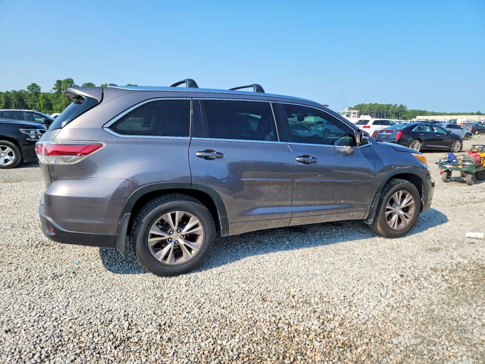 Photo 3 from auction – 2015 TOYOTA HIGHLANDER with VIN 5TDJKRFH5FS199536