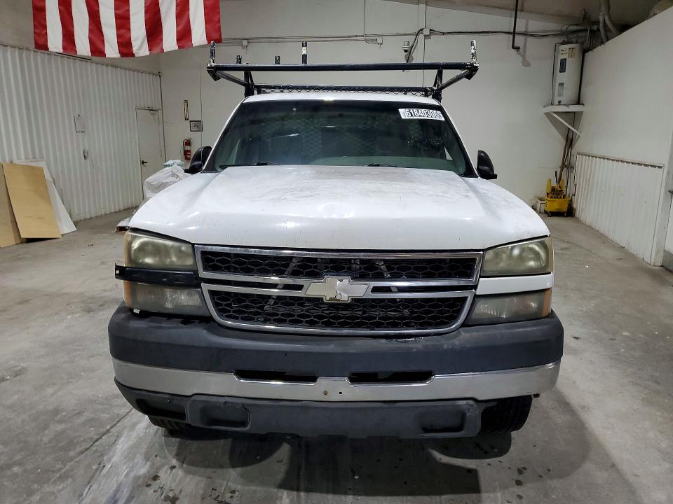 Photo 5 from auction – 2006 CHEVROLET SILVERADO with VIN 1GCHC24UX6E153452