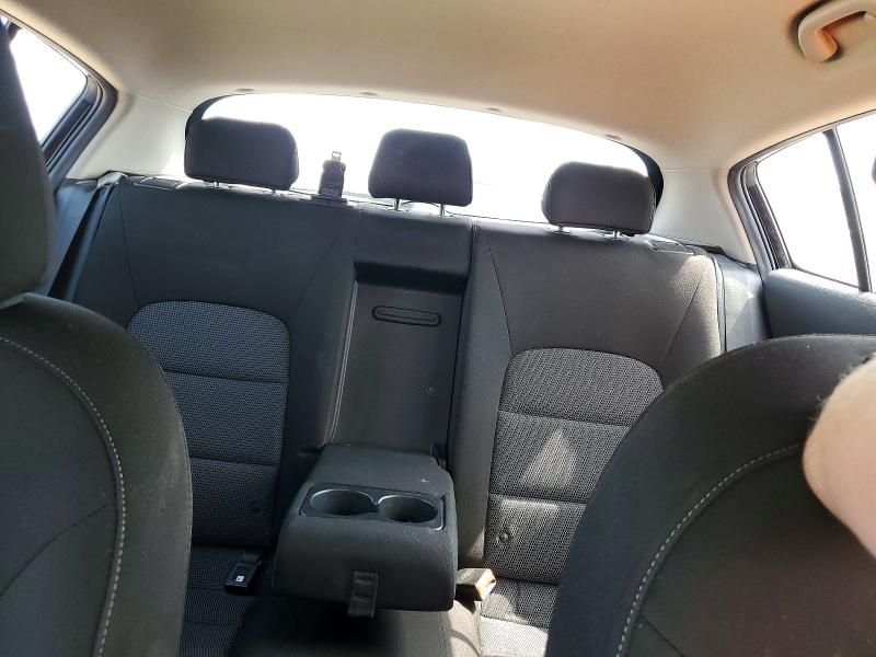 Photo 10 from auction – 2017 KIA FORTE5 with VIN KNAFK5A86H5688944