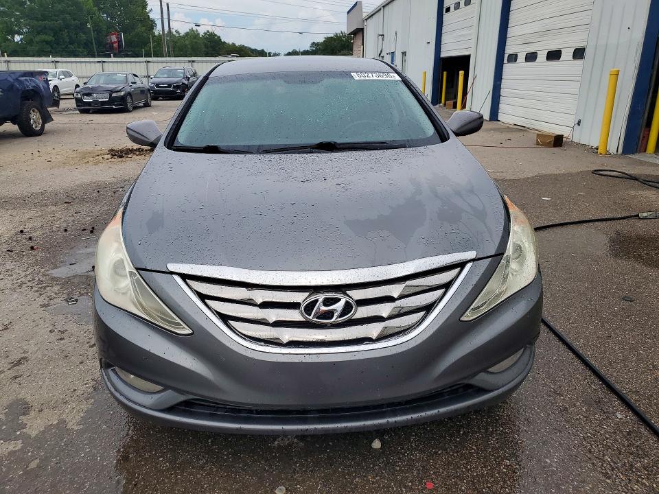Photo 5 from auction – 2011 HYUNDAI SONATA with VIN 5NPEC4AC0BH035821