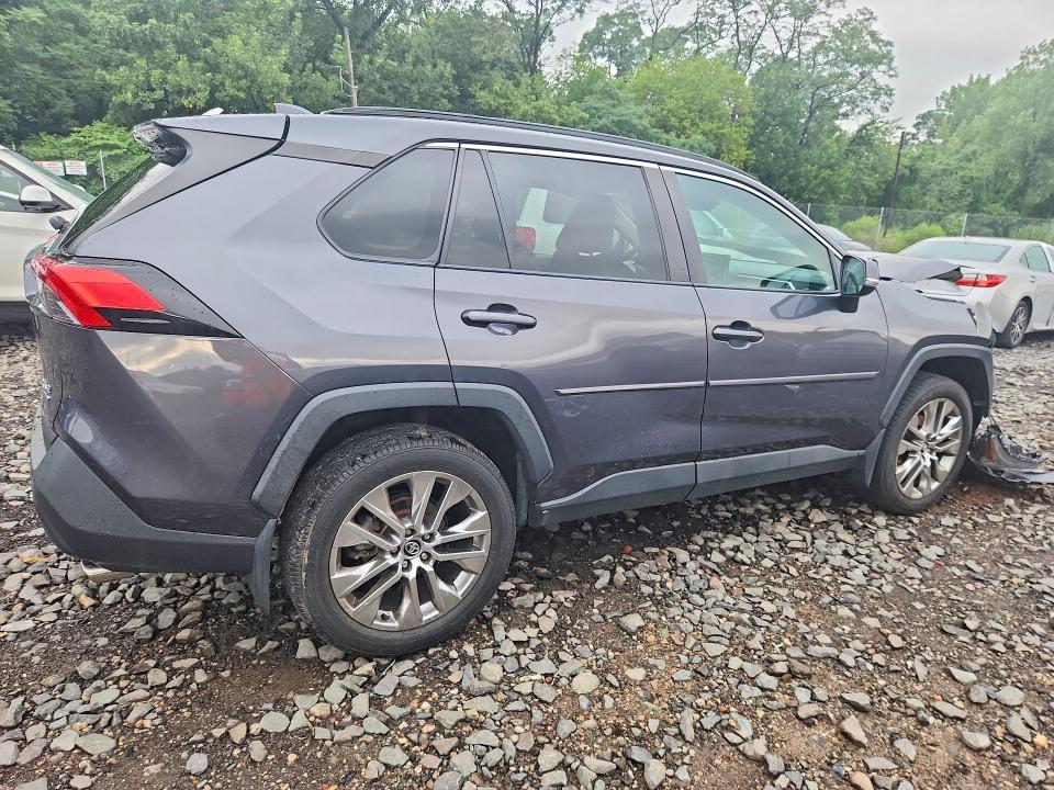 Photo 3 from auction – 2020 TOYOTA RAV4 with VIN 2T3A1RFV4LW135751