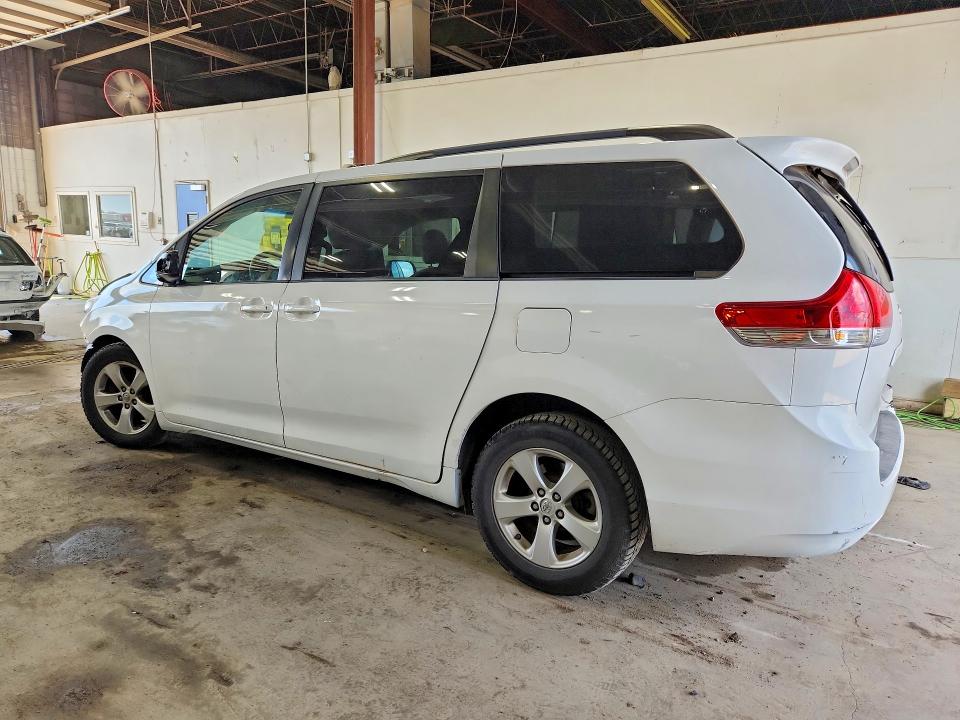 Photo 2 from auction – 2014 TOYOTA SIENNA with VIN 5TDKK3DC8ES516961