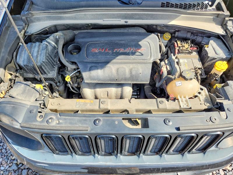 Photo 11 from auction – 2016 JEEP RENEGADE with VIN ZACCJBBT1GPD04584