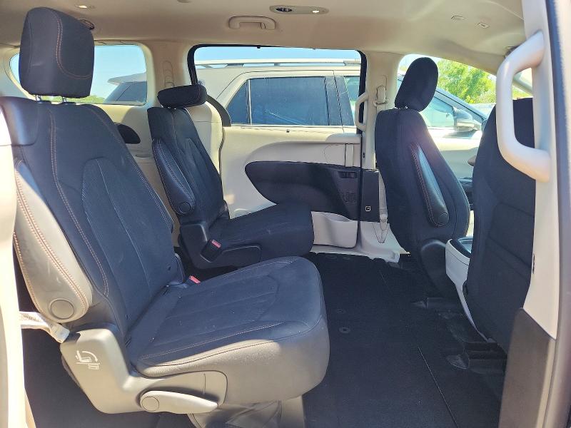 Photo 11 from auction – 2018 CHRYSLER PACIFICA with VIN 2C4RC1FG0JR113365