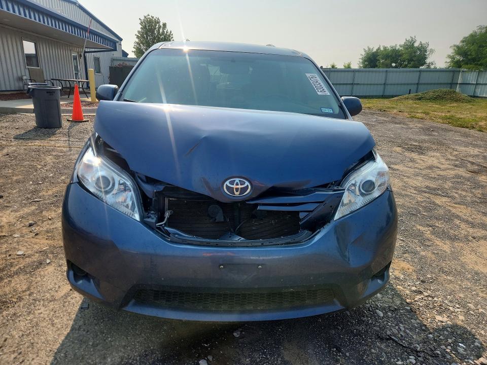 Photo 5 from auction – 2015 TOYOTA SIENNA with VIN 5TDJK3DC4FS112813