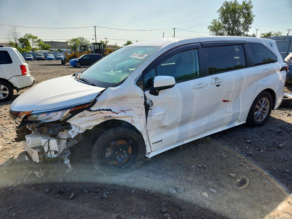 Photo 1 from auction – 2021 TOYOTA SIENNA with VIN 5TDKRKECXMS015671