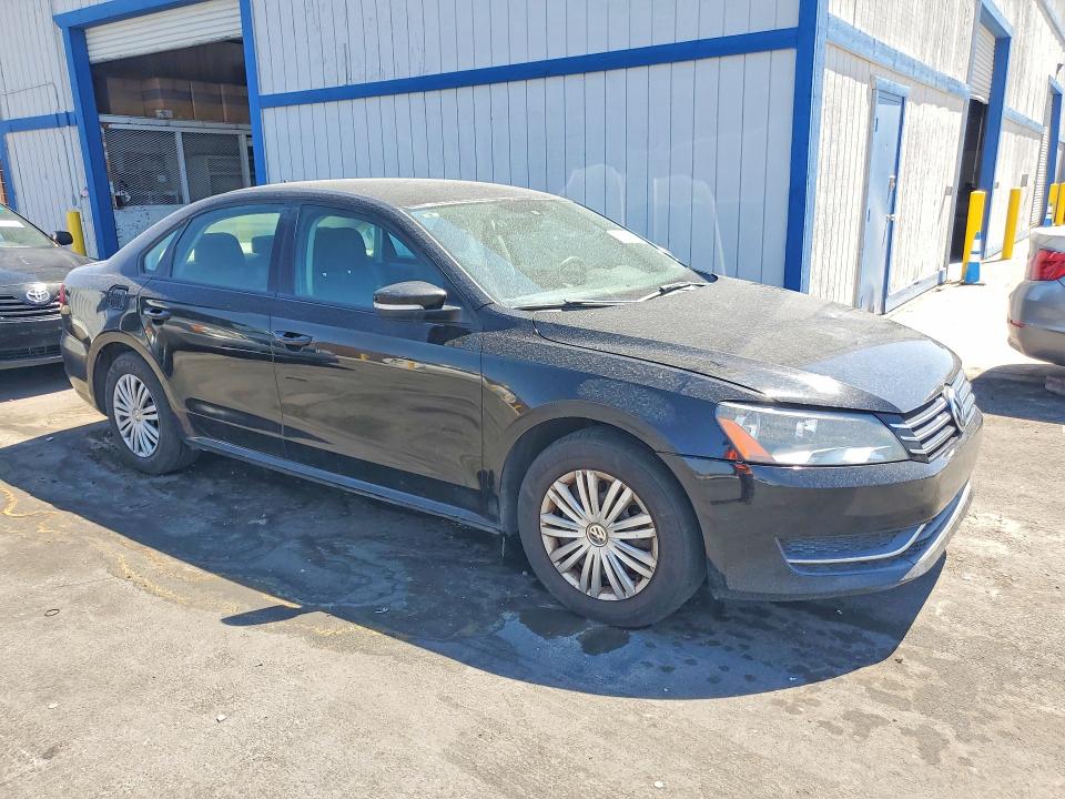 Photo 4 from auction – 2015 VOLKSWAGEN PASSAT with VIN 1VWAT7A39FC040997