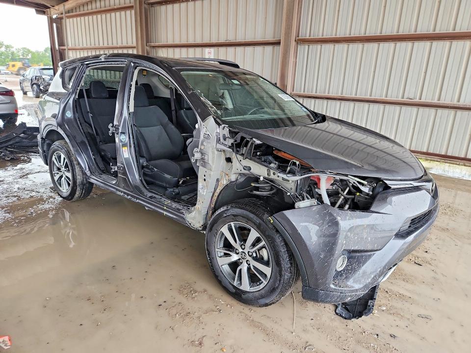 Photo 4 from auction – 2017 TOYOTA RAV4 with VIN JTMWFREV1HJ713240